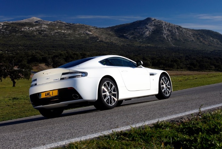 2014 Aston Martin Vantage 4.3 V8 385 HP Roadster Manual Technical Specs - cardimension.net