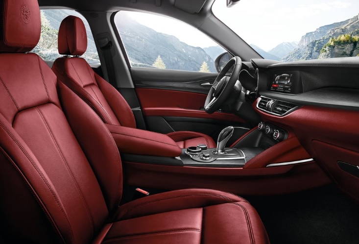 2018 Alfa Romeo Stelvio SUV 2.0 (280 HP) Veloce AT boot space and dimensions