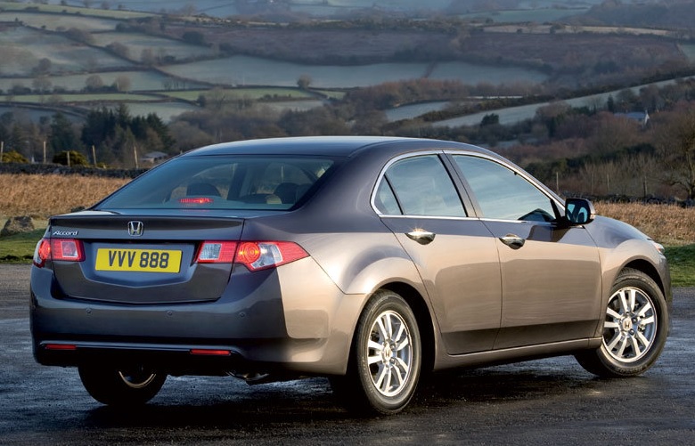 2015 Honda Accord Sedan 2.0 (156 HP) Executive AT boot space and dimensions