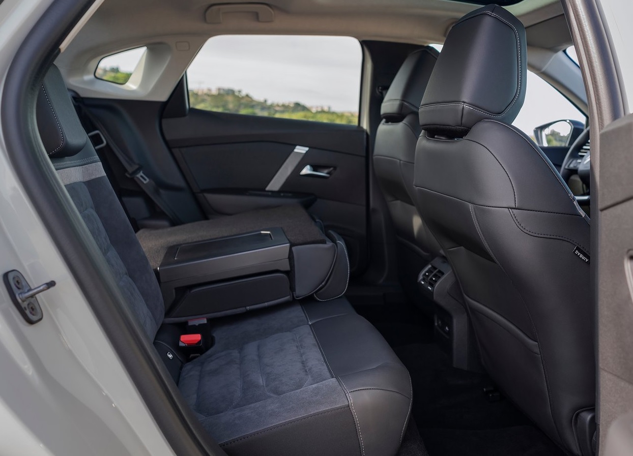 2022 Citroen C4 X SUV 1.2 PureTech (130 HP) Feel Bold EAT boot space and dimensions