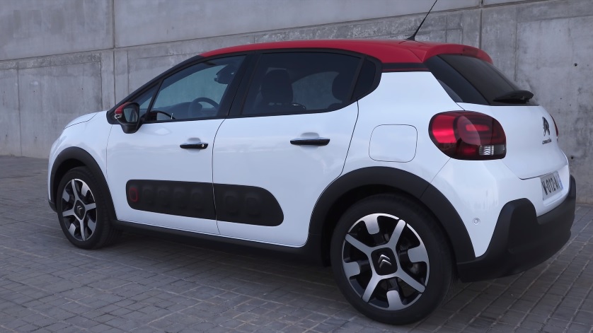 2017 Citroen C3 1.2 PureTech Live Comparison