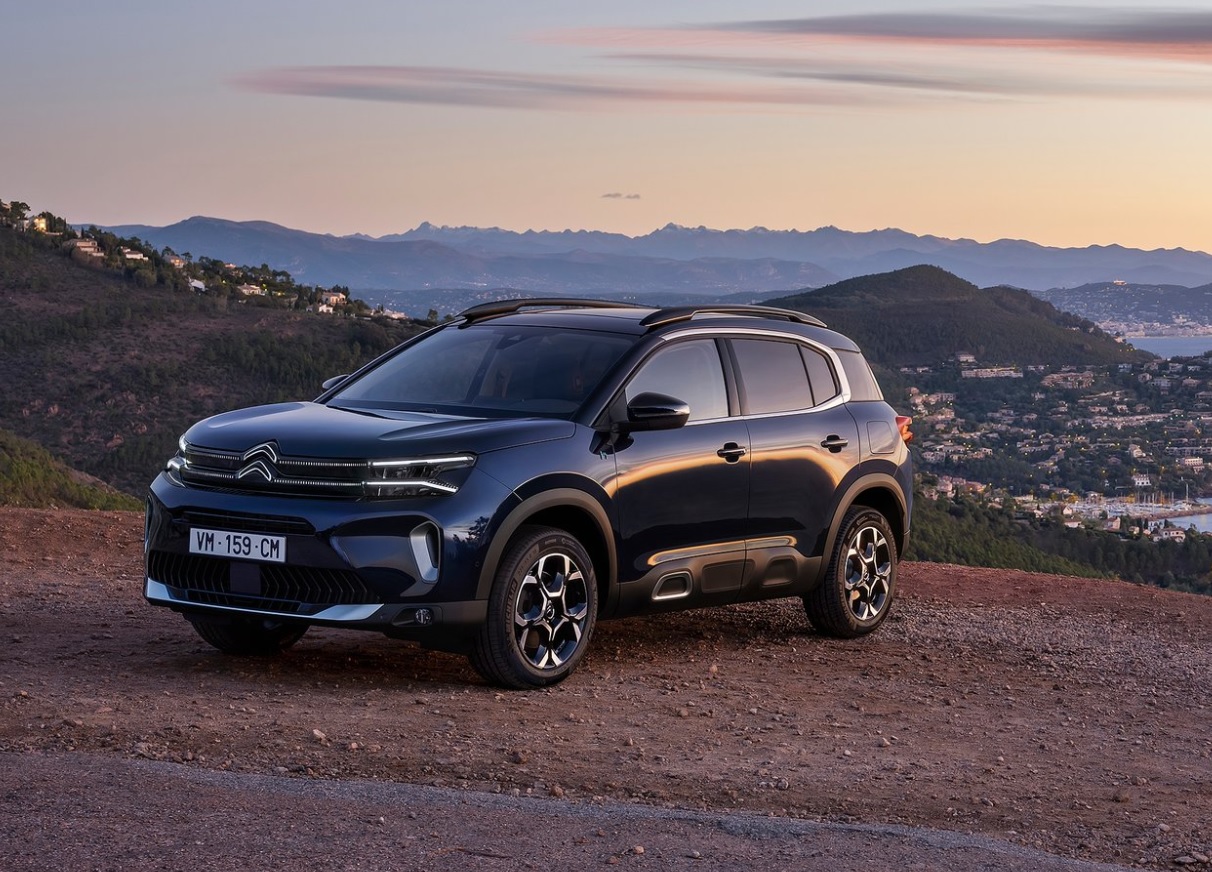 2023 Citroen C5 Aircross SUV 1.6 PureTech (180 HP) Shine Bold EAT8 boot space and dimensions