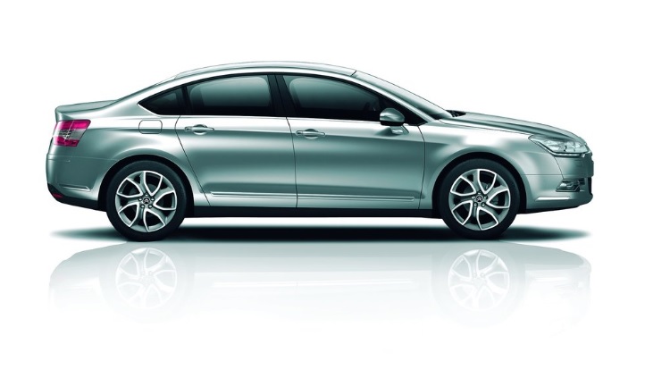 2015 Citroen C5 Sedan 1.6 eHDi (115 HP) Executive MCP boot space and dimensions