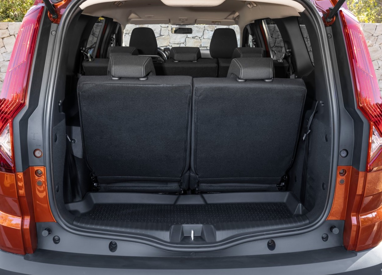 2022 Dacia Jogger SUV 1.0 TCe (110 HP) Extreme Manual boot space and dimensions