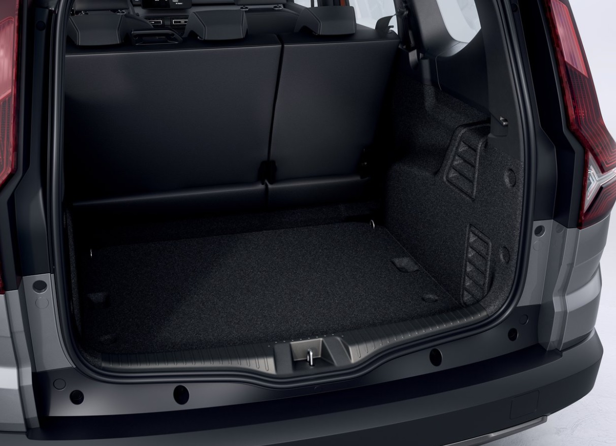2022 Dacia Jogger SUV 1.0 TCe (110 HP) Extreme Manual boot space and dimensions