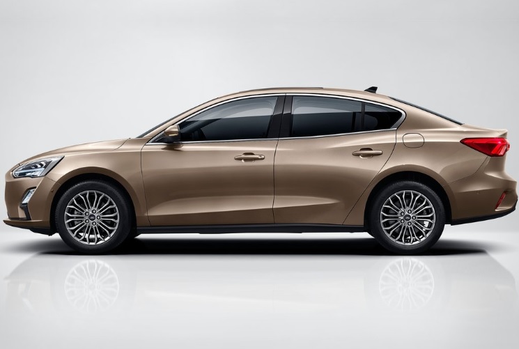 2021 Ford Focus Sedan 1.5 EcoBlue (120 HP) Titanium Manual boot space and dimensions