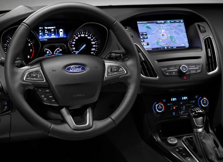 2015 Ford Focus HB Hatchback 1.6 (125 HP) Style Powershift boot space and dimensions