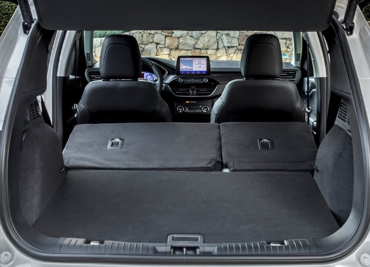 2022 Ford Kuga SUV 1.5 EcoBoost (120 HP) Style Manual boot space and dimensions