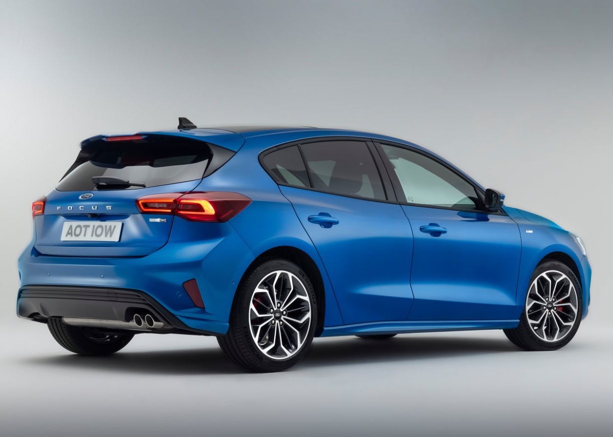 2022 Ford Focus HB Hatchback 1.5 EcoBlue (120 HP) ST-Line AT boot space and dimensions