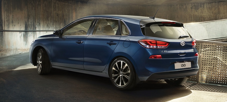 2018 Hyundai i30 Hatchback 1.6 CRDi (136 HP) Elite DCT boot space and dimensions