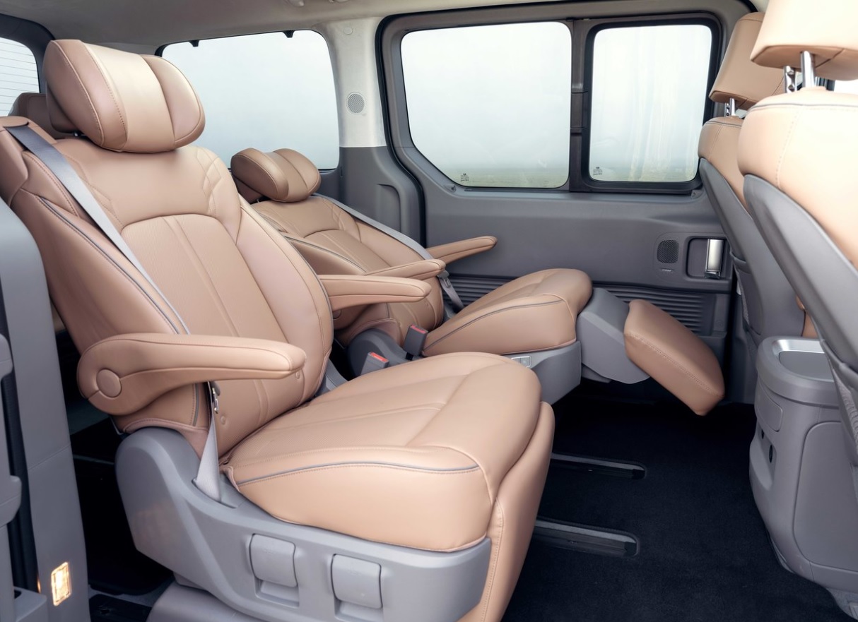 2023 Hyundai Staria Mpv 2.2 CRDi (177 HP) Elite AT boot space and dimensions