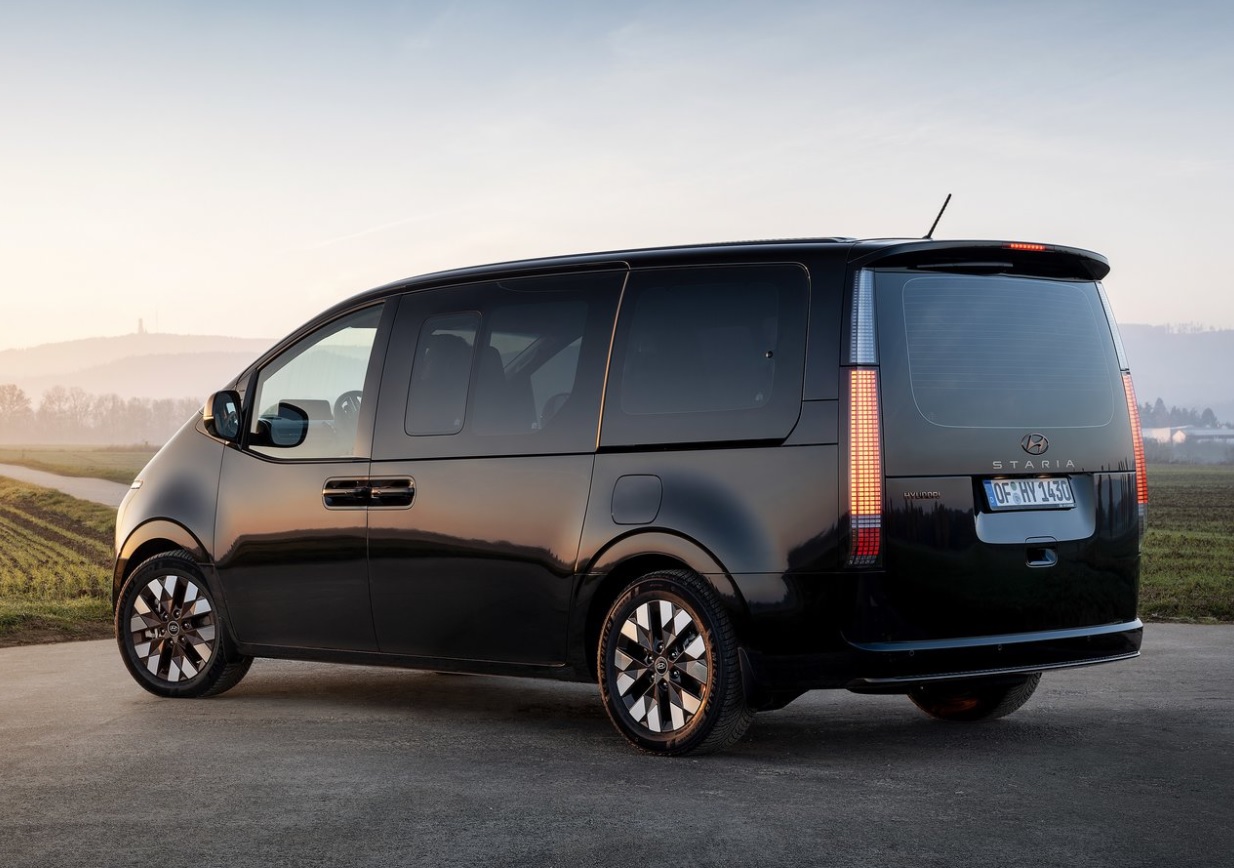 2022 Hyundai Staria 2.2 CRDi 177 HP Prime AT Technical Specs - cardimension.net