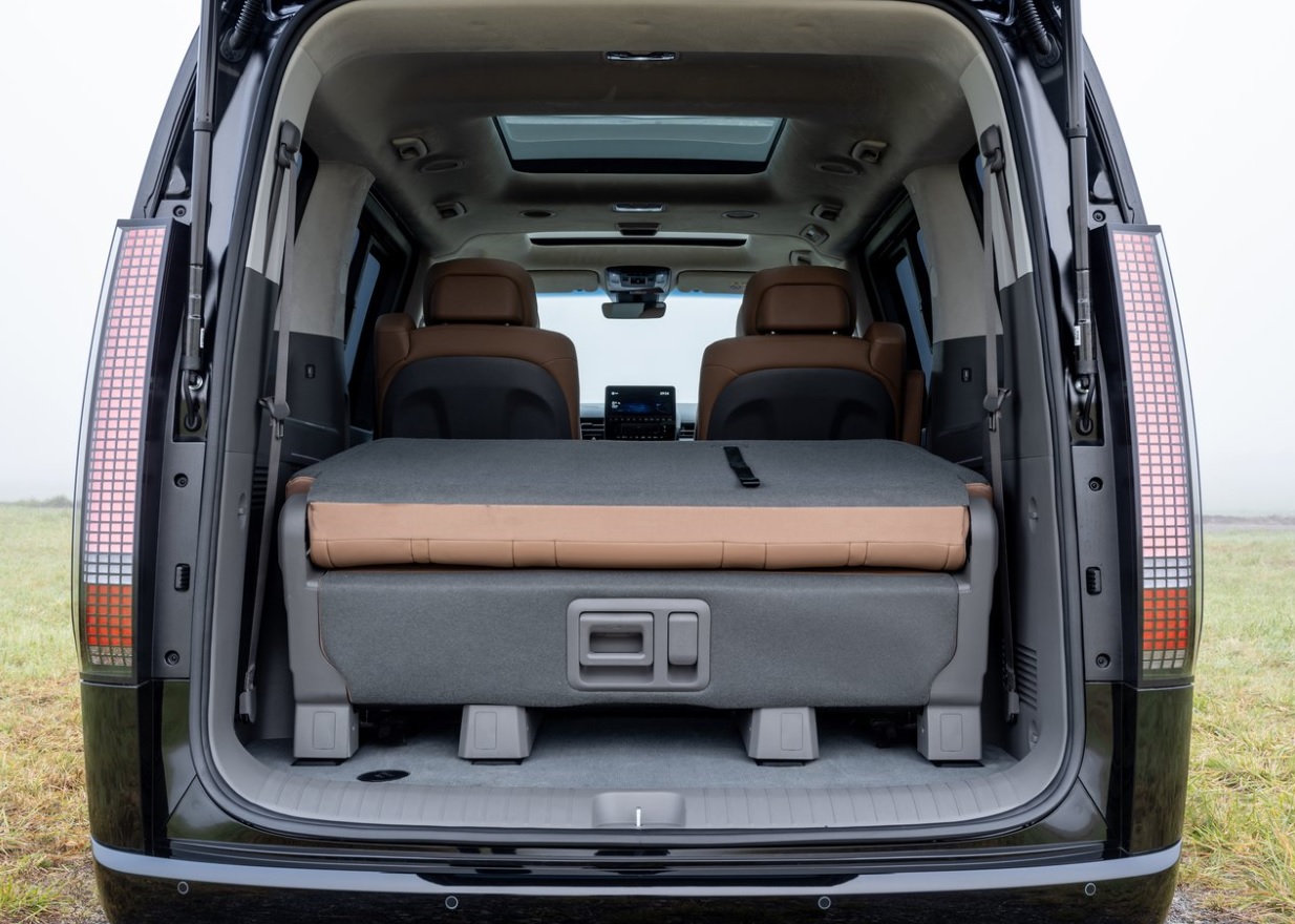 2022 Hyundai Staria Mpv 2.2 CRDi (177 HP) Prime AT boot space and dimensions