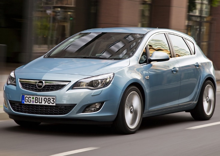 2014 Opel Astra Hatchback 1.6 (115 HP) Edition Manual boot space and dimensions