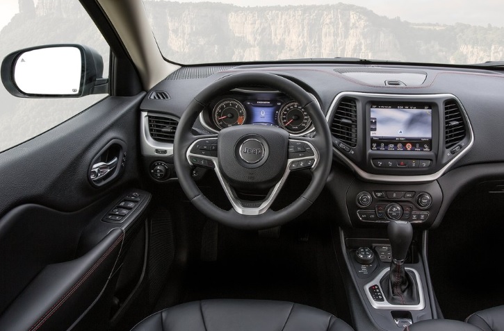 2015 Jeep Cherokee SUV 2.0 AWD (170 HP) Longitude 9ATX boot space and dimensions