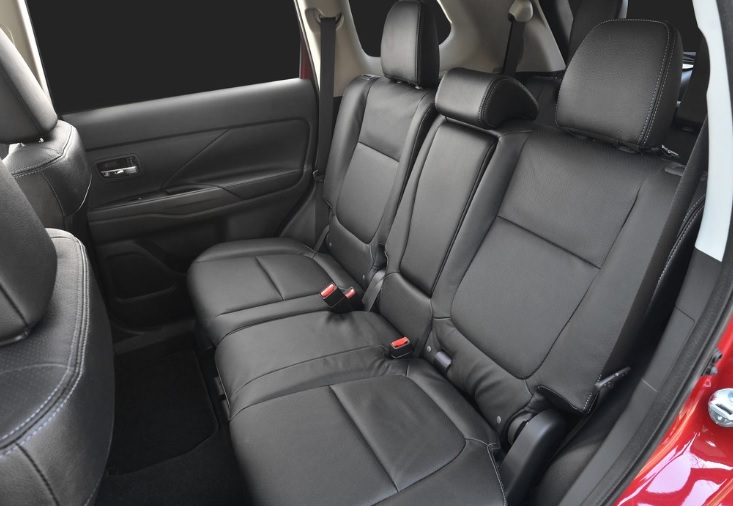2015 Mitsubishi Outlander SUV 2.0 4x4 (150 HP) Instyle CVT boot space and dimensions