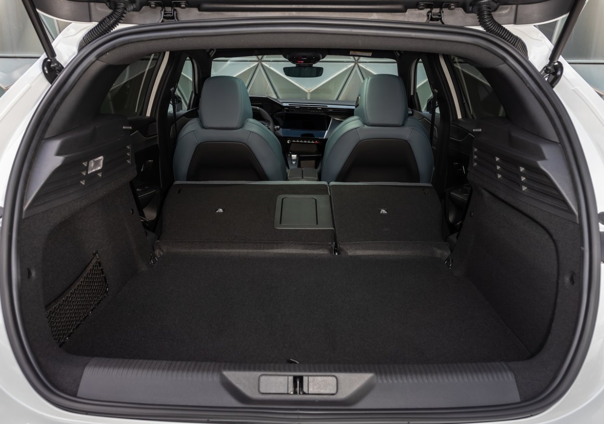 2023 Peugeot 308 Hatchback 1.2 PureTech (130 HP) GT EAT boot space and dimensions