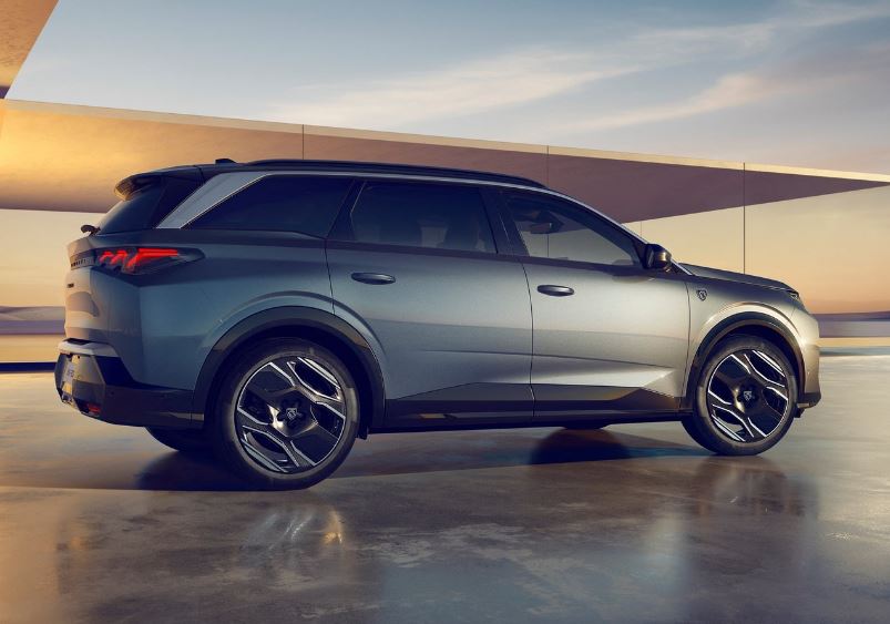 2025 Peugeot 5008 1.2 Hybrid 145 HP Allure eDCS Technical Specs
