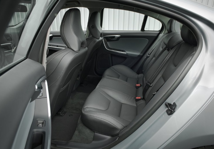 2017 Volvo S60 Sedan 2.0 T6 (304 HP) Advance AWD Geartronic boot space and dimensions