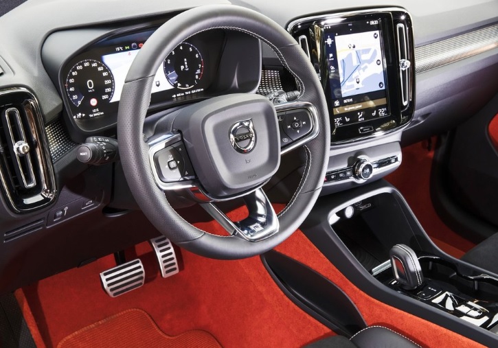 2020 Volvo XC40 SUV 2.0 T4 AWD (190 HP) R-Design Geartronic boot space and dimensions