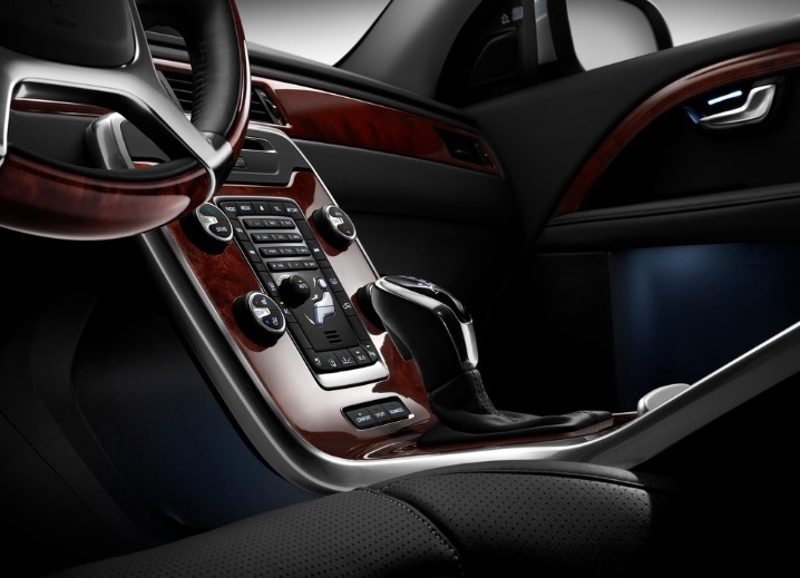 2016 Volvo S80 Sedan 2.0 D4 (181 HP) Advance Geartronic boot space and dimensions