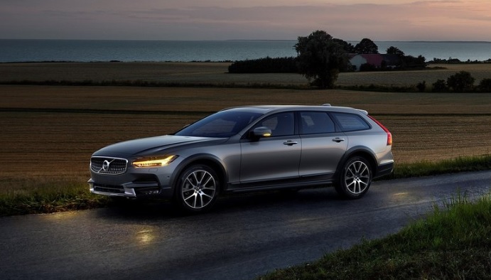 2020 Volvo V90 SUV 2.0 D5 AWD (235 HP) Cross Country Pro Geartronic boot space and dimensions