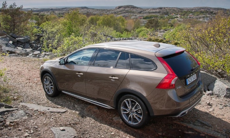 2017 Volvo V60 Station Wagon 2.0 D4 (190 HP) Advance Geartronic boot space and dimensions