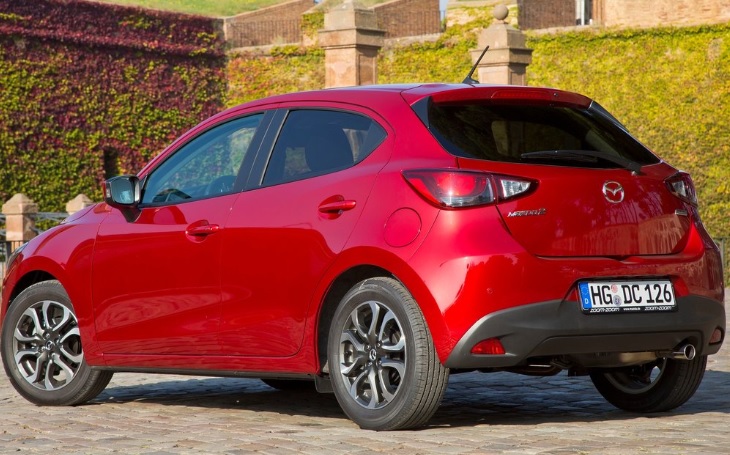 2013 Mazda 2 Hatchback 1.5 i (102 HP) Go Manual boot space and dimensions