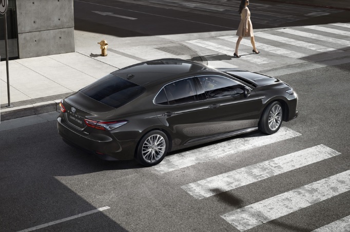 2019 Toyota Camry Sedan 2.5 (218 HP) Passion e-CVT boot space and dimensions