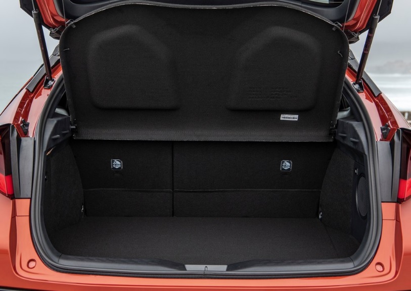 2023 Toyota C-HR Crossover 1.8 Hybrid (98 HP) Passion X-Pack e-CVT boot space and dimensions