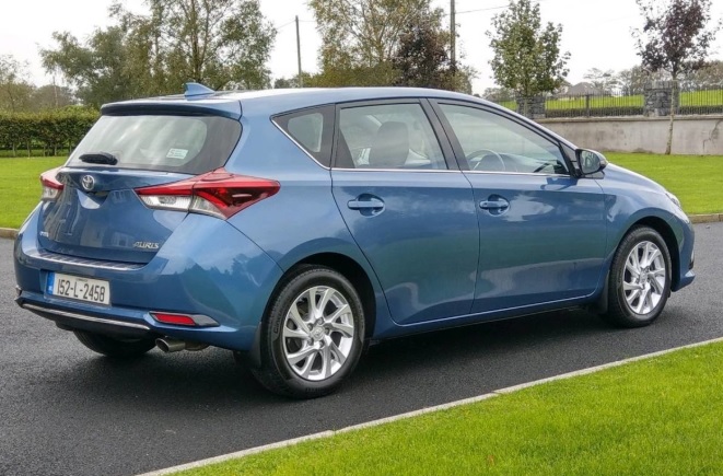 2018 Toyota Auris Hatchback 1.6 (132 HP) Advance Manual boot space and dimensions