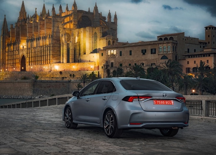 2022 Toyota Corolla 1.8 Hibrit 97 HP Passion X-Pack e-CVT Technical Specs - cardimension.net