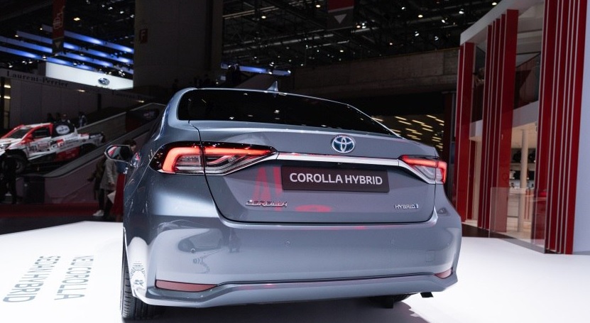 2020 Toyota Corolla Sedan 1.6 (132 HP) Vision Manual boot space and dimensions