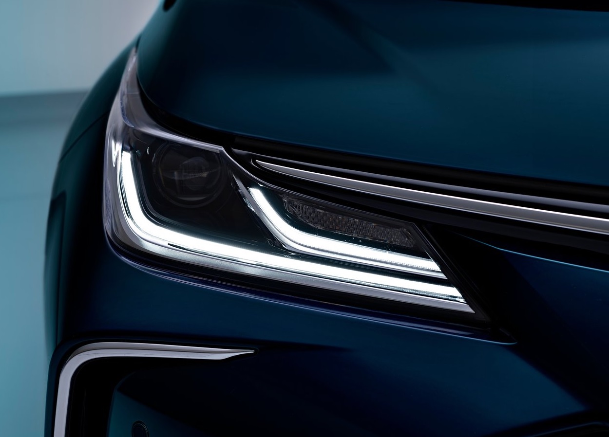 2023 Toyota Corolla Sedan 1.8 Hybrid (98 HP) Passion X Pack e-CVT boot space and dimensions