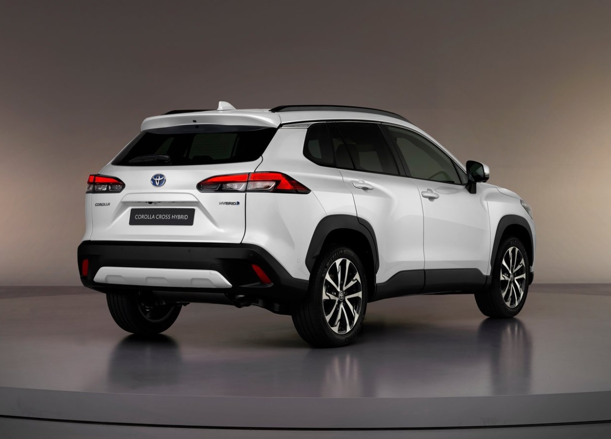 2023 Toyota Corolla Cross SUV 1.8 Hybrid (140 HP) Flame e-CVT boot space and dimensions