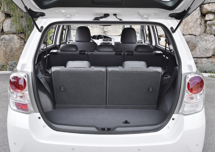 2016 Toyota Verso Mpv 1.6 D 4D (112 HP) Premium Manual boot space and dimensions
