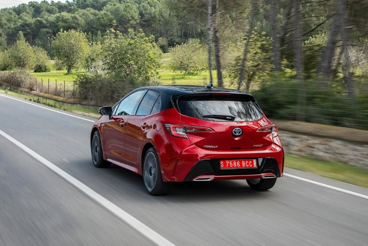 2020 Toyota Corolla HB Hatchback 1.8 (98 HP) Passion X-Pack e-CVT boot space and dimensions