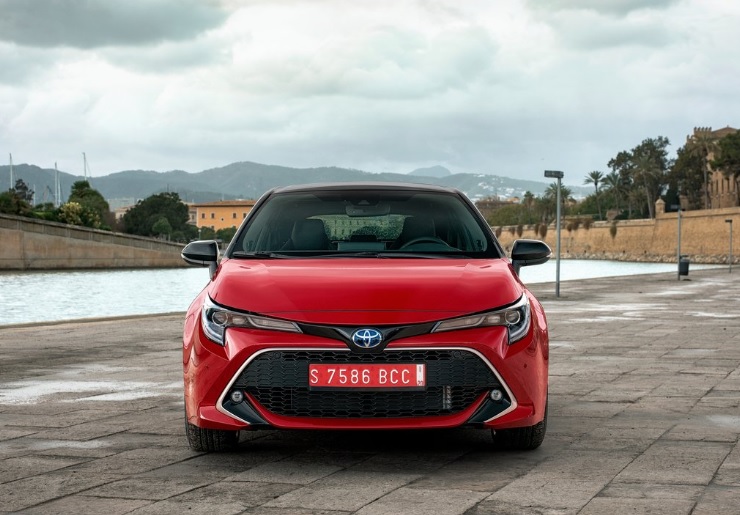 2020 Toyota Corolla HB Hatchback 1.8 (98 HP) Passion X-Pack e-CVT boot space and dimensions