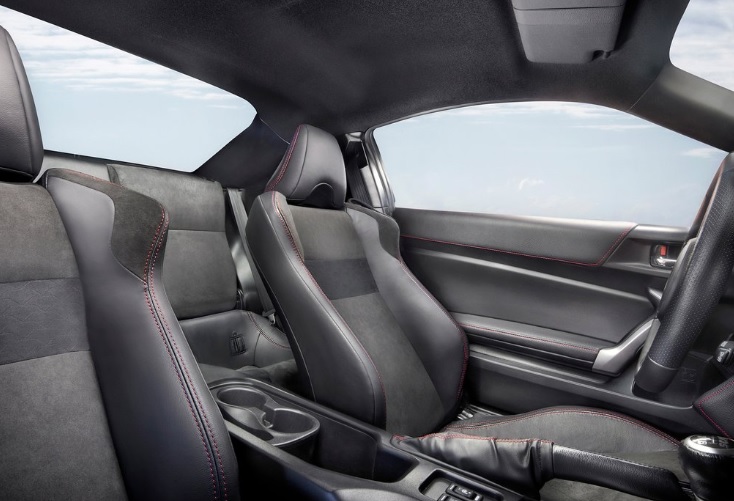 2014 Toyota GT 86 Coupe 2.0 (200 HP) GT AT boot space and dimensions