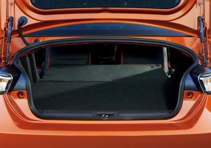 2014 Toyota GT 86 Coupe 2.0 (200 HP) GT AT boot space and dimensions