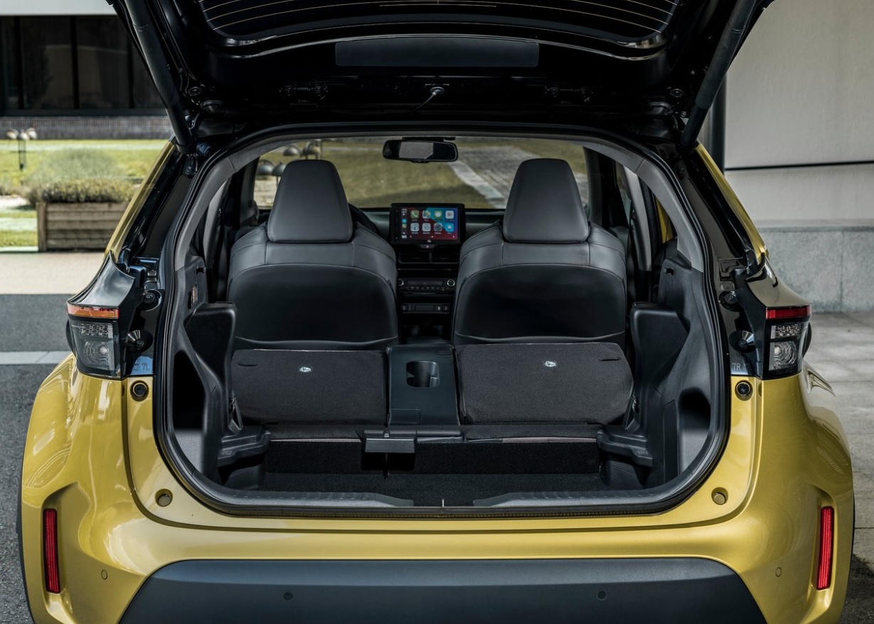 2022 Toyota Yaris Cross SUV 1.5 Hybrid (92 HP) Dream X-Pack e-CVT boot space and dimensions