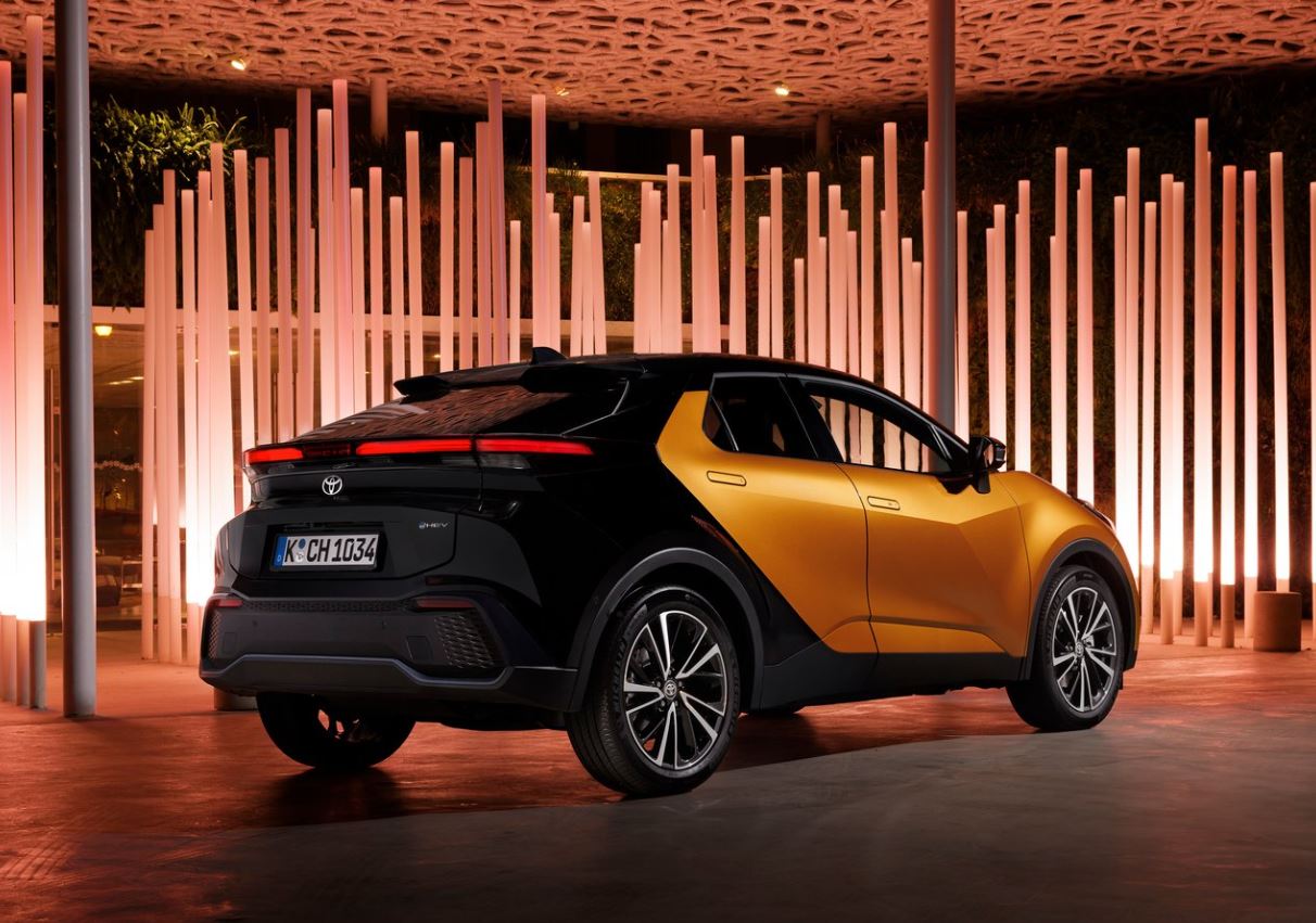 2024 Toyota C-HR 1.8 Hybrid 95 HP Passion e-CVT Technical Specs - cardimension.net