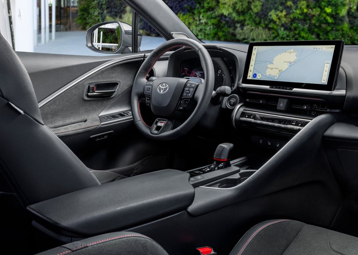 2024 Toyota C-HR 1.8 Hybrid 95 HP Passion e-CVT Technical Specs - cardimension.net