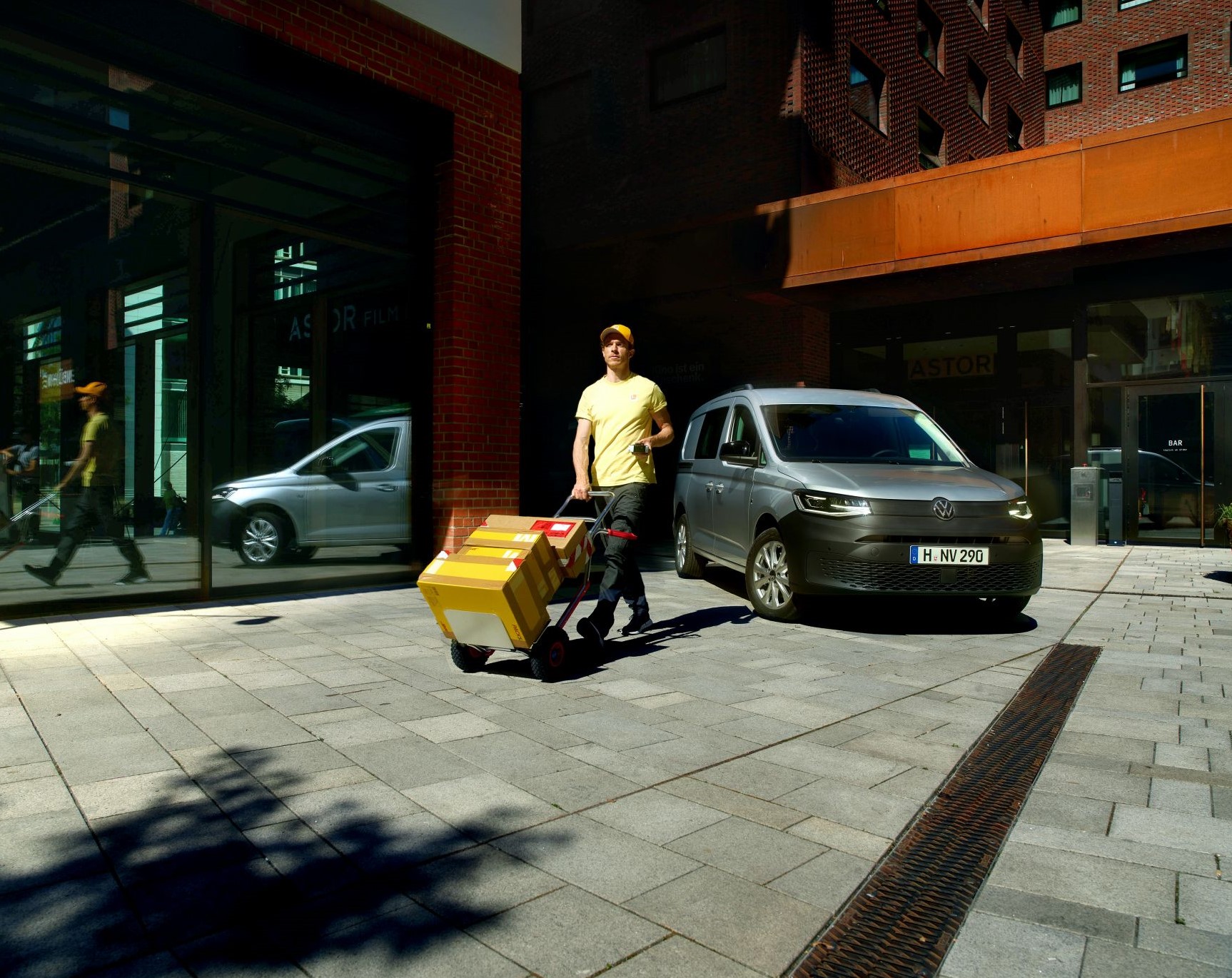 2021 Volkswagen Caddy Combi 2.0 TDI (122 HP) Life DSG boot space and dimensions