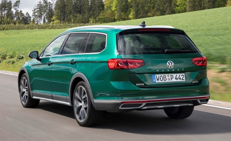 2021 Volkswagen Passat Variant Station Wagon 1.5 TSI ACT (150 HP) Business DSG boot space and dimensions