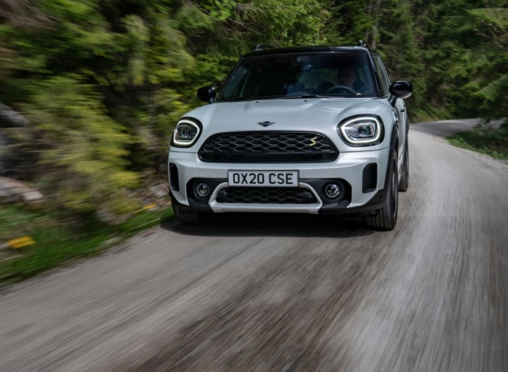 2021 Mini Cooper Countryman Hatchback 1.5 (136 HP) Iconic AT boot space and dimensions