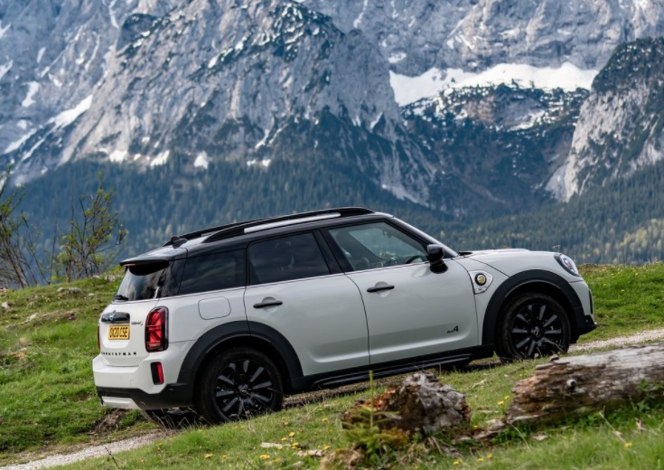 2021 Mini Cooper Countryman Hatchback 1.5 (136 HP) Iconic AT boot space and dimensions