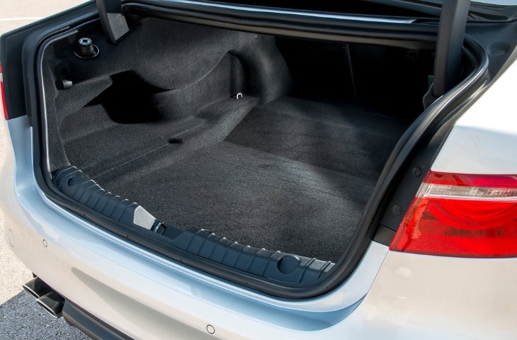 2018 Jaguar XF Sedan 2.0 D (180 HP) XF Automatic boot space and dimensions