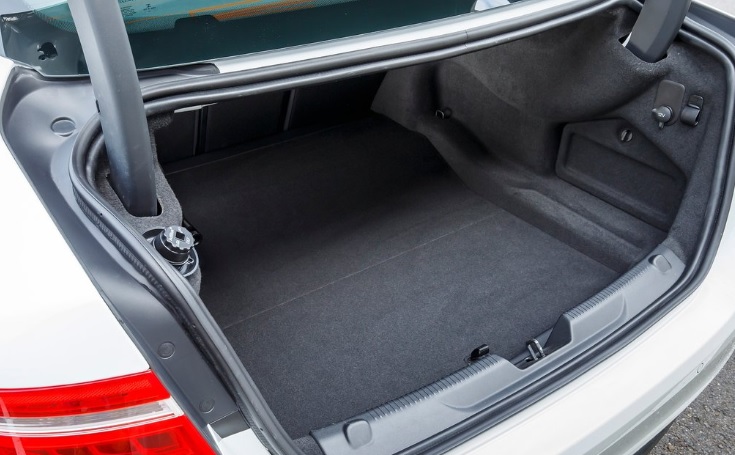2019 Jaguar XE Sedan 2.0 (180 HP) D AT boot space and dimensions