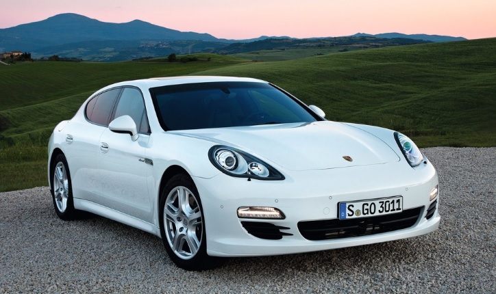 2014 Porsche Panamera Sedan 4.8 (500 HP) Turbo Automatic boot space and dimensions